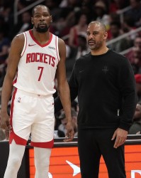 天博体育登录入口-乌度卡：年轻球员们都取得了进步 我们不必再只依赖杜兰特