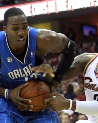 天博体育登录入口-霍华德防守啥级别？杨毅：弹跳棒 身高&amp;下肢力量对抗纯五号位吃亏