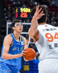 周琦出战28分钟，投篮7中5得到12分8篮板1助攻2盖帽